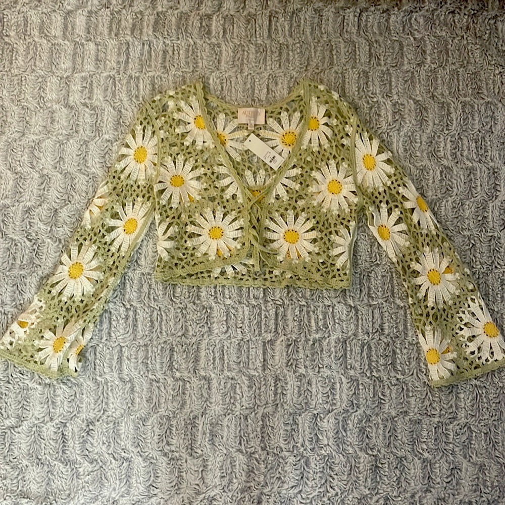 Francesca’s Floral crochet long sleeved top Women’s M - NEVER WORN